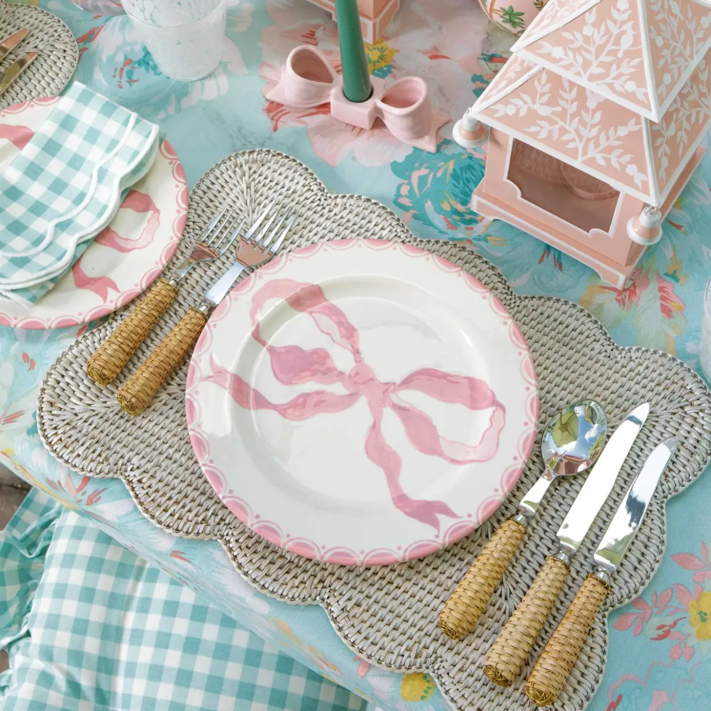 Marilyn Pink Bow Starter Plate